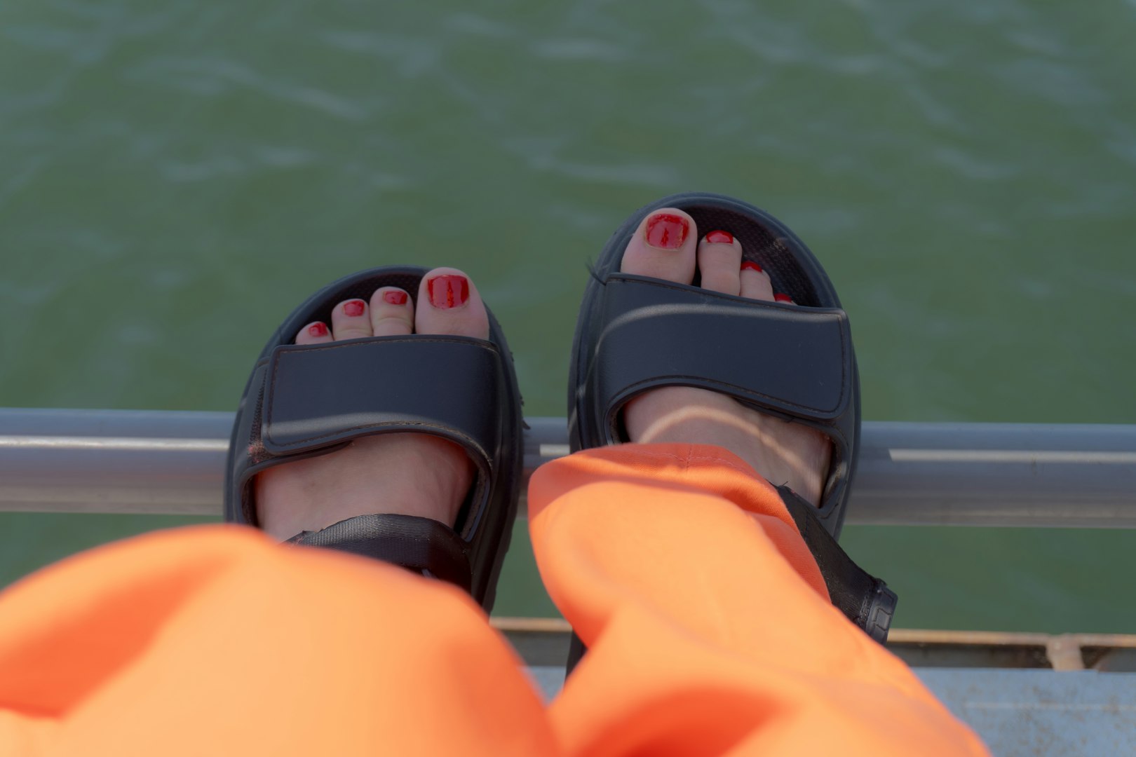 pieds qui transpirent solution